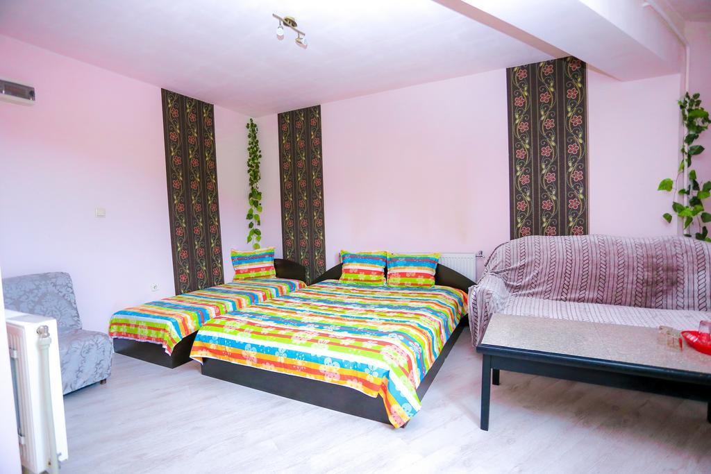 Hostel Shatrata Bogomilovo Exteriör bild